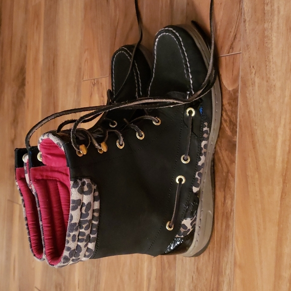 Sperry lace up boots black with leopard print detail and red interior - Picture 2 of 2